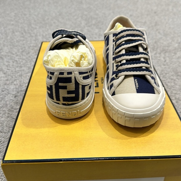 Fendi womens sneakers - Picture 3 of 6
